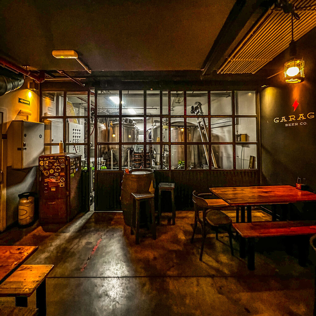 Barcelona Bars and Restaurants: 
garage brew tap micro brewery