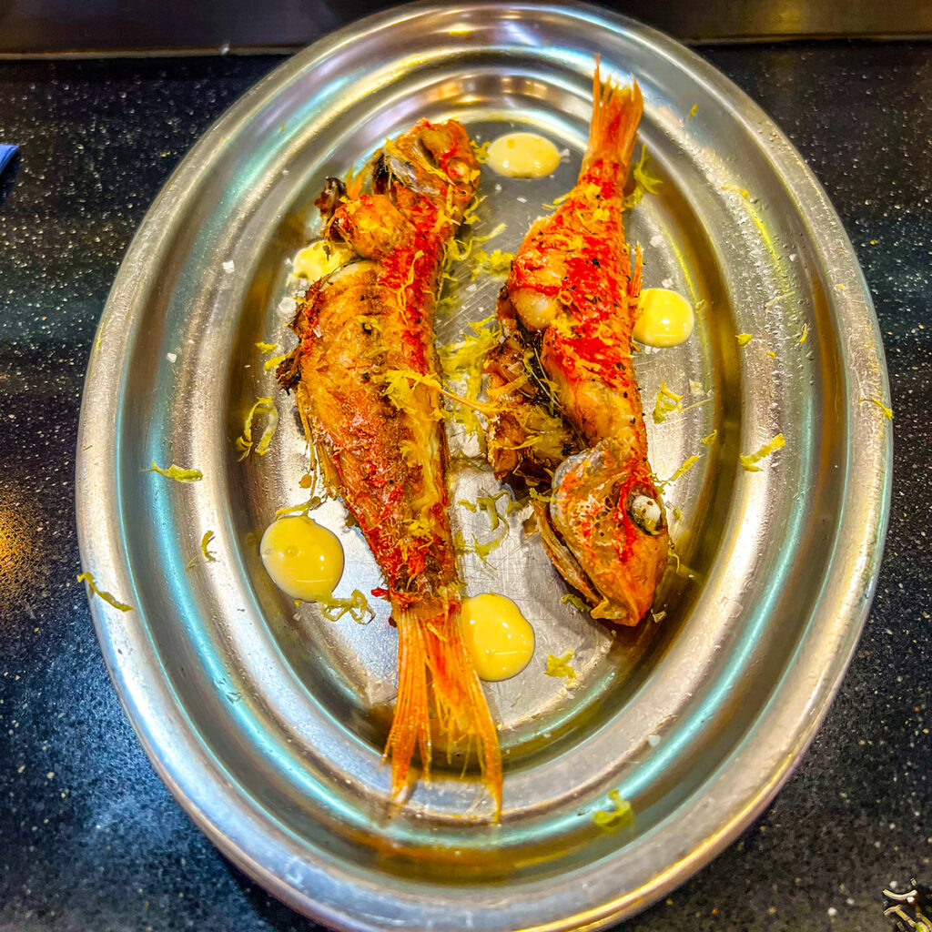 Barcelona Bars and Restaurants: Two fried red mullet fish at Hermos